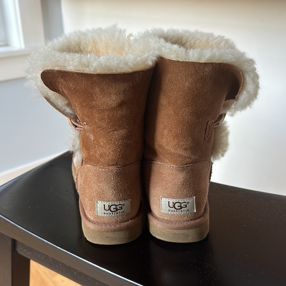 UGG Chestnut Bailey Button - Picture 3 of 7